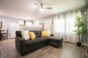 Comfortable Getaway: 1 Bedroom Full Apartment